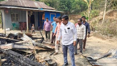 খোয়াই: চেরমায় দলীয় কার্য্যকর্তা অমৃত শীলের বাড়ি আগুনে পুড়ে ছাই; ঘটনাস্থলে গেলেন বিজেপি খোয়াই মন্ডলের প্রাক্তন সভাপতি