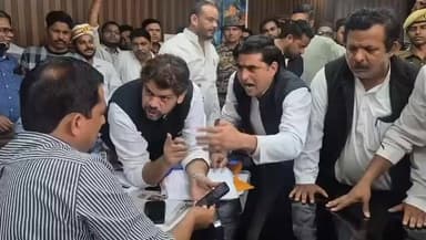 #हो #कौन #तुम ? #हो #कौन #तुम ?
सपा नेता अज्जू इस्हाक़ का रोज़े में चढ़ा पारा ,नगर आयुक्त को खूब सुनाया ? वीडियो वायरल
...