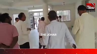 बिरनी प्रखंड अंचल कार्यालय बना अखाड़ा दो पक्षों में कुर्सी-टेबल चली, सरकारी संपत्ति का भी नुकसान
#JharkhandNews #Central...