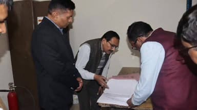 #मंडलायुक्त विवेक का कलेक्ट्रेट में औचक निरीक्षण मचा हड़कंप