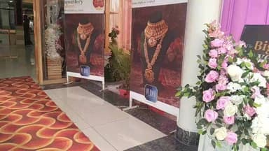 वर्मा ज्वेलर्स सोलन द्वारा घुमारवीं के जगन पैलेस में आयोजित प्रदर्शनी के तीसरे दिन खरीददारी करते लोग---
#himnewstoday #s...