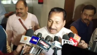 राहुल गांधी के आगमन पर मध्यप्रदेश के कृषि मंत्री एंदल सिंह कंसाना ने कसा राहुल गांधी पर तंज...।
#chitrakootexpress #sat...