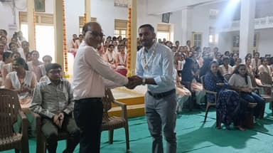 પોરબંદરમાં આર્ય કન્યા ગુરુકુળ ખાતે વિદેશ રોજગાર અંગે માર્ગદર્શન સેમિનાર યોજાયો