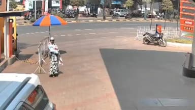 વડોદરા: રફતારની પાંચ સેકન્ડ અને યુવકનું થયું મોત,બાઈકના કૂર્ચે કૂર્ચા ઉડી ગયા,ઘટના CCTV કેમેરામાં કેદ થઈ