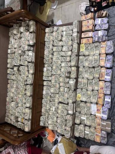 #ଖଣି_ଅଧିକାରୀଙ୍କ_ଘରେ_ଟଙ୍କାର_ପାହାଡ଼....
ଖଣି ବିଭାଗର ଡେପୁଟି ଡାଇରେକ୍ଟର ଦେବବ୍ରତ ମହାନ୍ତି ଜଣେ କୋଇଲା ବ୍ୟବସାୟୀଙ୍କ ଠାରୁ ୩୦ ହଜାର ଟଙ୍...