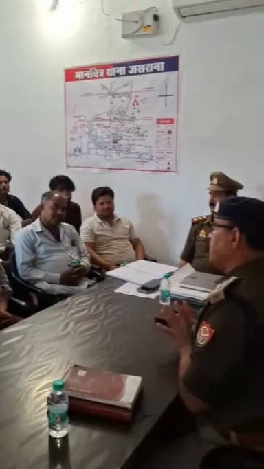 जसराना: जसराना थाने में साउंड बजाने वाले लोगों के साथ पुलिस की बैठक, पुलिस ने दिए निर्देश