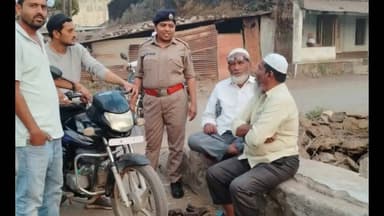 કુકરમુંડા: કુકરમુંડા પોલીસની ‘She ટીમ’નો સિનિયર સિટિઝન્સ સુધી સુરક્ષાનો સંદેશ