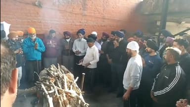 ਅੰਮ੍ਰਿਤਸਰ 2: ਸ਼ਹੀਦਾ ਸਾਹਿਬ ਦੇ ਨਜ਼ਦੀਕ ਸ਼ਮਸ਼ਾਨ ਘਾਟ ਦੇ ਵਿੱਚ ਕੋ ਪਾਇਲਟ ਦਾ ਕੀਤਾ ਗਿਆ ਨਮ ਅੱਖਾਂ ਦੇ ਨਾਲ ਅੰਤਿਮ ਸੰਸਕਾਰ ਪਰਿਵਾਰਿਕ ਮੈਂਬਰਾਂ ਦਾ ਰੋ ਰੋ