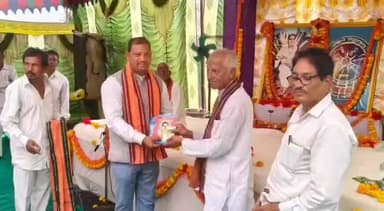 ରାୟଗଡା: ରାମନାଗୁଡ଼ା ବ୍ଲକର ନୀଲାମଗୁଡା ଗ୍ରାମପଞ୍ଚାୟତର ଦୁମ୍ବୁରୀରେ ଦିବ୍ୟଦର୍ଶନ ସଙ୍ଘ ଆନୁକୂଲ୍ୟରେ ସଦଗୁରୁ ଅର୍ଜୁନଗୁରୁଙ୍କ ବାର୍ଷିକ ଉତ୍ସବ ପାଳନ