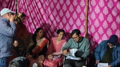 पौड़ी: ग्राम ग्वींठ में रात्रि चौपाल आयोजित, ग्रामीणों की समस्याओं के समाधान के लिए दिए गए निर्देश