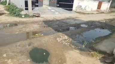 ਹੁਸ਼ਿਆਰਪੁਰ: ਵਾਰਡ ਨੰਬਰ 13 ਵਿੱਚ ਸੀਵਰੇਜ ਦੀ ਲੀਕੇਜ ਕਾਰਨ ਲੋਕਾਂ ਨੇ ਜਤਾਇਆ ਪ੍ਰਸ਼ਾਸਨ ਪ੍ਰਤੀ ਰੋਸ