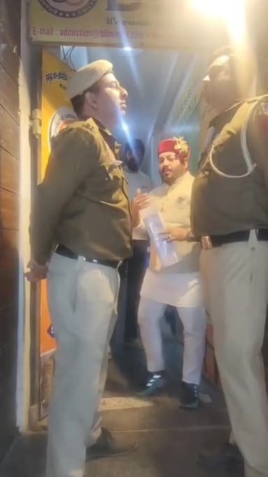 प्रीत विहार: AAP नेता का आरोप- CM के कार्यक्रम से पहले 'हाउस अरेस्ट' किया गया