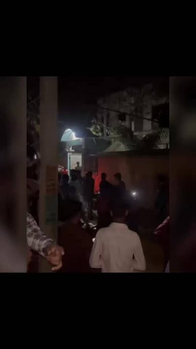 ইলামবাজার-এ তৃণমূল নেতাকে ঘিরে চাঞ্চল্য!
রাতে ঘেরাও, দিনে বোঝাপড়া—রাজনৈতিক চাপানউতোর তুঙ্গে
#NewsUpdate #birbhumport...