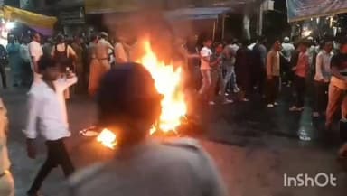 বালি-জগাছা: মূল অভিযুক্ত হারুন খানের অফিস ভাঙচুর এবং বাইকে আগুন লাগালো জিটি রোডে স্থানীয় বাসিন্দারা