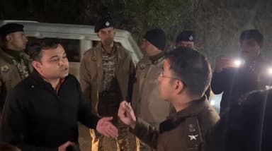 हिमाचल पुलिस और दिल्ली पुलिस में नोंक झोंक हाई प्रोफाइल ड्रामा
#devbhoomilivehp #everyonehighlightsfollowers #highlight...