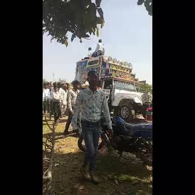 aklera gram panchayat me aj bahut hi sundar sree hanuman ji mahraj ka julus nikla