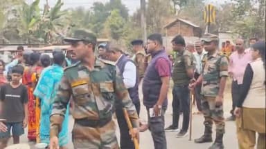 কুমারঘাট: ফটিকরায় তিন নং ওয়ার্ড এলাকায় পানীয় জলের সমস্যা নিয়ে জাতীয় সড়ক অবরোধ করে গ্রামবাসী