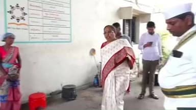 సిద్దిపేట అర్బన్: సిద్దిపేట పట్టణంలోని ప్రభుత్వ బాలికలను ఉన్నత పాఠశాల మధ్యాహ్న భోజన ప్రక్రియను తనిఖీ చేసిన జిల్లా కలెక్టర్ హైమావతి