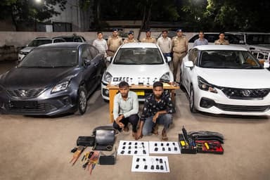 મહેસાણા જિલ્લા પોલીસ એલસીબીની મોટી કાર્યવાહી: આંતરરાજ્ય કારચોરી ગેંગ ઝડપાઈ
મહેસાણા: મહેસાણા જિલ્લા પોલીસ ની એલસીબી ટીમે ...