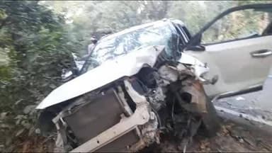 मनकापुर: मनकापुर–नवाबगंज मार्ग पर सड़क हादसे में ब्रेजा कार पेड़ से टकराई, बुजुर्ग महिला की हुई मौत