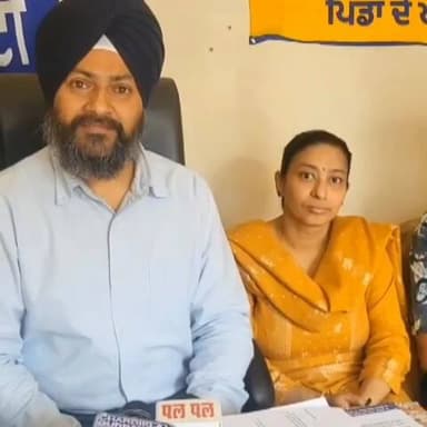 ਡੇਰਾਬਸੀ: 10 ਲੱਖ ਦੀ ਸਿਹਤ ਯੋਜਨਾ ਦੇ ਕਾਰਡ ਬਣਾਉਣ ਸਬੰਧੀ ਸ਼ਹਿਰ ਵਾਸੀਆਂ ਦੀ ਕੇਂਦਰਾਂ ਤੇ ਲੱਗੀ ਭੀੜ,ਅਧਿਕਾਰੀਆਂ ਨੇ ਲੋਕਾਂ ਨੂੰ ਕੀਤੀ ਅਪੀਲ