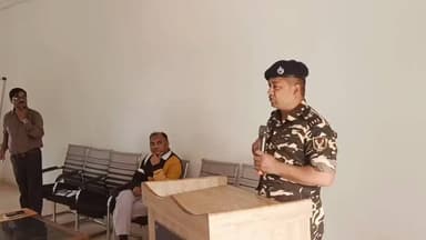 भिनगा: नवोदय विद्यालय सम्हारपुरवा में छात्र-छात्राओं के लिए सुरक्षा बल भर्ती जागरूकता कार्यक्रम का आयोजन हुआ