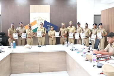 दिनांक 26/02/2026 रोजीच्या गुन्हे आढावा बैठकीमध्ये अतिशय क्लिष्ट अशा गुन्ह्यात उत्कृष्ट कामगिरी करून गंभीर गुन्हे उघडकीस...