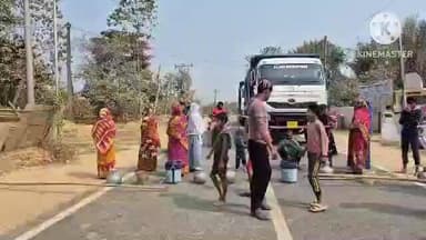 কাঞ্চনপুর: পানীয় জলের দাবিতে পথ অবরোধ প্রেমতলা থেকে কুর্তি যাওয়ার মূল সড়কের বাঘন গ্রাম পঞ্চায়েতের সামনে