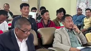 ডিফু: কাৰ্বি আংলঙৰ দুৱাৰবাগুৰি সমষ্টিৰ বিজেপিৰ বুথ সমিতিৰ সভাপতি সকলৰ গুৰুত্বপূৰ্ণ বৈঠকত মিলিত হয় ই এম