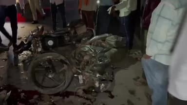 मगरलोड: मगरलोड इलाके में बाइक की टक्कर में दो युवकों की मौत, दो घायल