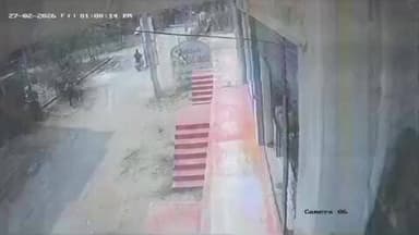 జడ్చర్ల: జడ్చర్ల లో పట్టపగలే మహిళ మెడలో నుంచి చైన్ దొంగతనం పరారైన గుర్తుతెలియని దుండగులు