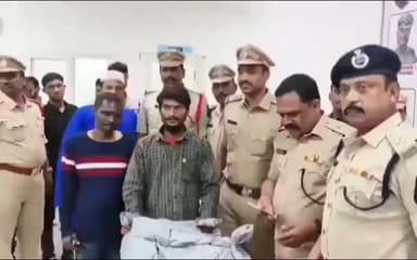 హిమాయత్ నగర్: హైదరాబాద్ లోని కాలాపత్తర్, కామాటిపుర పోలీస్ స్టేషన్ పరిధిలోని రౌడీ షీటర్లకు రాజేంద్రనగర్ డీసీపీ శ్రీనివాస్ కౌన్సెలింగ్