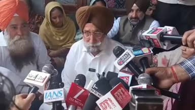 ਗੁਰਦਾਸਪੁਰ: ਮੈਂਬਰ ਪਾਰਲੀਮੈਂਟ ਸੁਖਜਿੰਦਰ ਸਿੰਘ ਰੰਧਾਵਾ ਪਹੁੰਚੇ ਪਿੰਡ ਆਦੀਆਂ ਐਨਕਾਊਂਟਰ ਉੱਪਰ ਚੁੱਕੇ ਸਵਾਲ ਪਰਿਵਾਰ ਨਾਲ ਦੁੱਖ ਕੀਤਾ ਸਾਂਝਾ