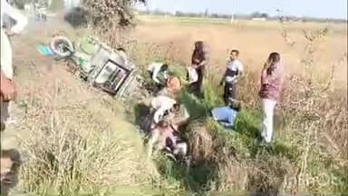 बिंदकी: जोनिहा के समीप अमौली मार्ग पर तेज रफ्तार अनियंत्रित ई-रिक्शा खंदक में पलटा, चालक समेत 5 लोग घायल, 2 गंभीर