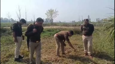 बिलारी: मैनाठेर थाना क्षेत्र के गांव वघी गोवर्धनपुर के जंगल में 15 फीट गहरी बोरिंग की कुइया में मिला अज्ञात युवती का शव