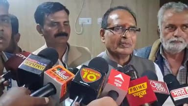 झांसी में शिवराज सिंह चौहान ने केजरीवाल के आरोपों पर दिया जवाब, कहा “सूरज पर थूकने वाला, खुद ही उसका शिकार होता है!
#Jha...