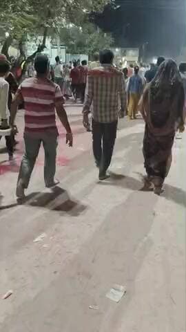 वृंदावन धाम में रंगभरी एकादशी की धूम लाखों लाख भक्त कर रहे परिक्रमा चारों तरफ खुशी रंग गुलाल का माहौल हो रहा राधे राधे