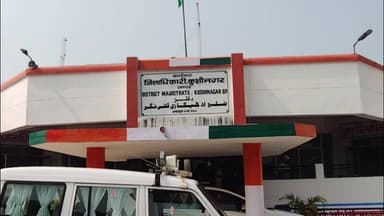 पडरौना: कुशीनगर में होलिका दहन और होली को लेकर प्रशासन सतर्क, लागू की गई व्यापक सुरक्षा व्यवस्था