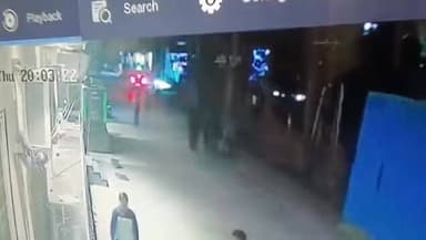 *कोचिंग छात्रों में झगड़े का सीसीटीवी आया सामने*
#news
#kota
#जर्नलिस्ट , मंगल सिंह हाडा
कोटा में कुन्हाड़ी थाना क्ष...