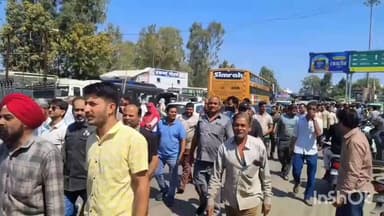 भीलवाड़ा: भीलवाड़ा में निगम द्वारा नालियों पर बने रैंप तोड़े जाने के विरोध में व्यापारियों ने निकाली आक्रोश रैली