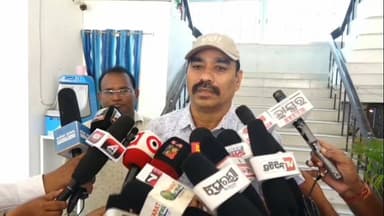 ସୋନପୁର: ତେଲେଙ୍ଗାନା ଇଟାଭାଟିରେ ଦାଦନ ଶ୍ରମିକ ବନ୍ଧା ପଡ଼ିବା ଘଟଣା ନିଜ କାର୍ଯ୍ୟାଳୟରେ ସାମ୍ବାଦିକ ସମ୍ବିଳନୀରେ ସୁଚନା ଦେଲେ ଜିଲ୍ଲା ଏସପି