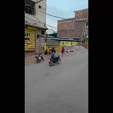 कॉलोनी के पास शराब के ठेके से महिलाओं को हो रही समस्या