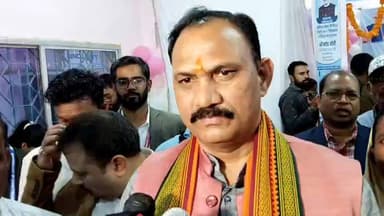 खड़गवां में एचपीवी टीकाकरण अभियान का शुभारंभ स्वास्थ्य मंत्री श्याम बिहारी जायसवाल ने किया