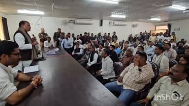 गभाना: गभाना तहसील में रामपुर के पीड़ित परिवारों से मिले बरौली विधायक, सीलिंग के आदेश को निरस्त कराने का आश्वासन दिया