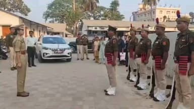 মোহনপুর: এক দিনের জন্য পশ্চিম জেলার পুলিশ সুপারের দায়িত্ব পালন করলেন স্কুল ছাত্রী