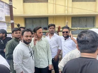 वार्ड 14 में निशार आलम की मजबूत बढ़त, 1300 वोटों से आगे — अभी 7-8 बूथों की गिनती बाकी
धनबाद नगर निगम चुनाव की मतगणना के...