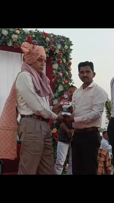 તળાજા પોલીસ મથકમાં ફરજ બજાવતા પોલીસ ઇન્સ્પેક્ટર એ બી ગોહિલ સાહેબ ના વિદાઈ સમારંભ કાર્યક્રમ માં હાજરી આપી