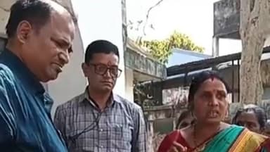 चक्रधरपुर: सरकारी विद्यालयों की रसोइयों ने प्रखंड संसाधन केन्द्र पर किया विरोध प्रदर्शन