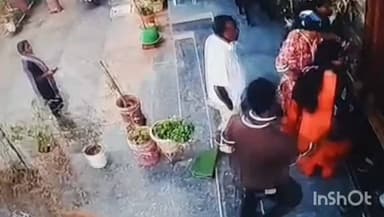 నర్సంపేట: నర్సంపేట పట్టణంలో విద్యాసంస్థల చైర్మన్ ఇంటిపై దాడికి సంబంధించిన సీసీటీవీ ఫుటేజ్ విడుదల చేసిన పోలీసులు