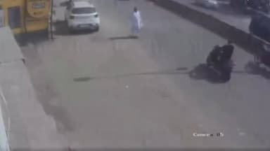 हांसी: बेटी की शादी का कार्ड बांटने जा रहे पिता की बस के नीचे आने से मौत, सीसीटीवी में कैद